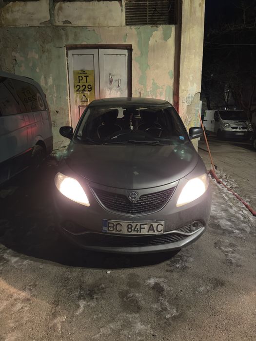 Lancia ypsilon 2016