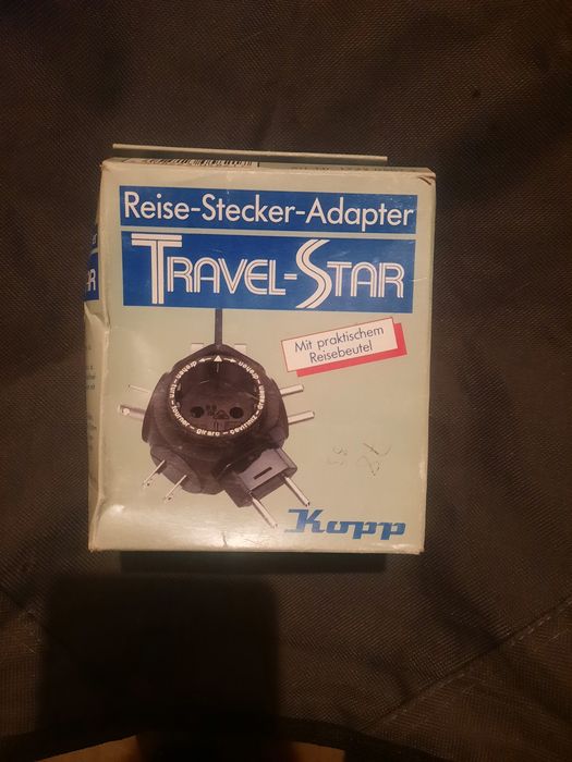 Adaptor universal pentru priză