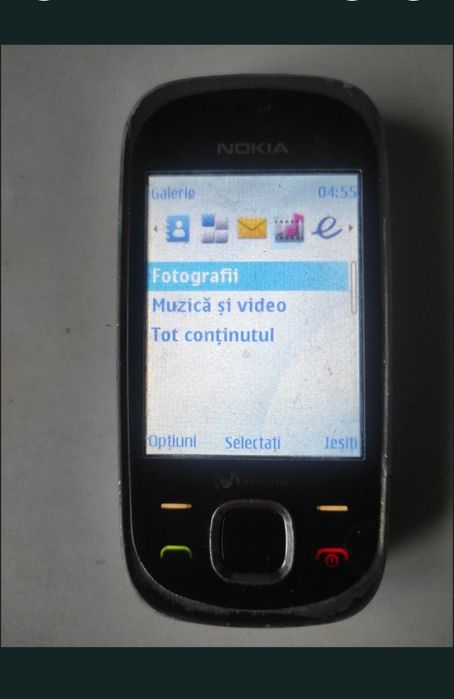 Telefon cu tastatură cu cameră foto video, foarte bine întreținut, arată foarte bine.
