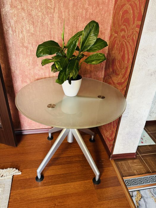 Стол стеклянный