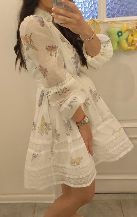 Ефирна рокля с флорален мотив