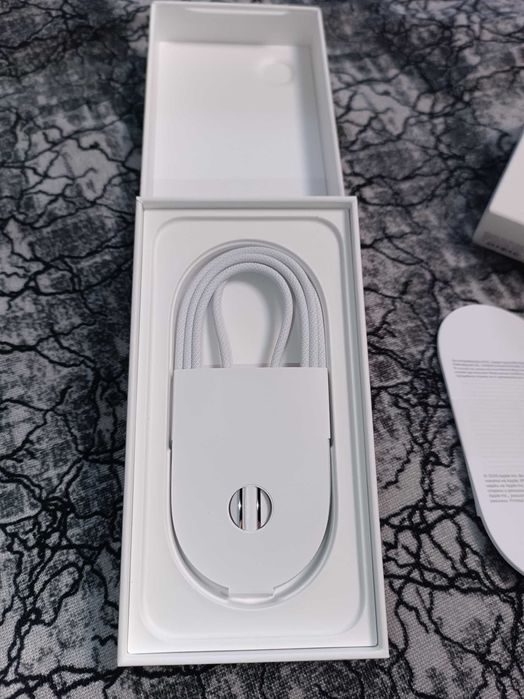 Iphone 16e  Телефон