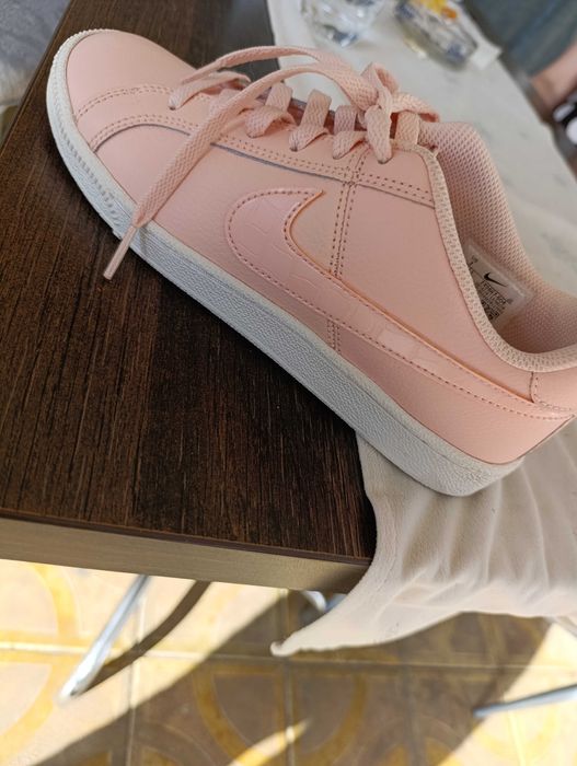 Продавам сникърси ,Nike