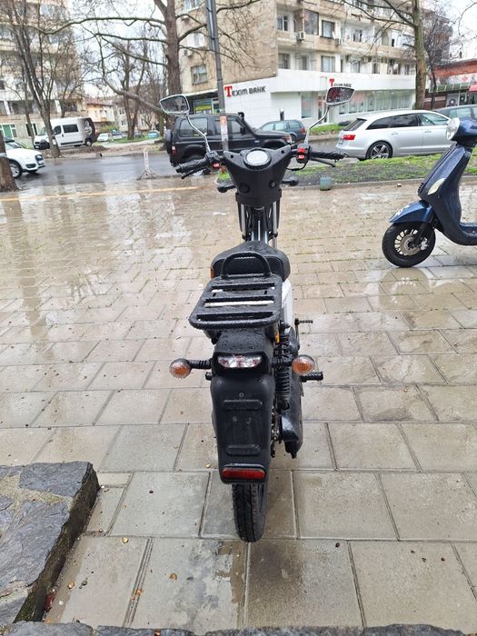 Продава се скутер BTC 50  кубика - нов внос