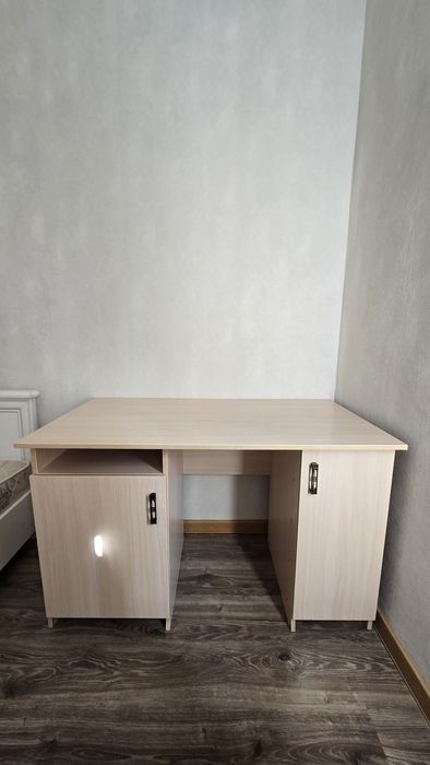 Рабочий стол в отличном состоянии