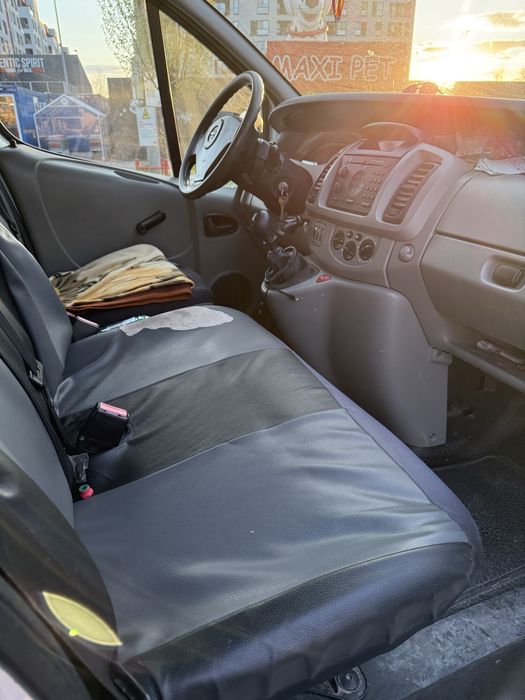 Vand Opel Vivaro cu 6 locuri