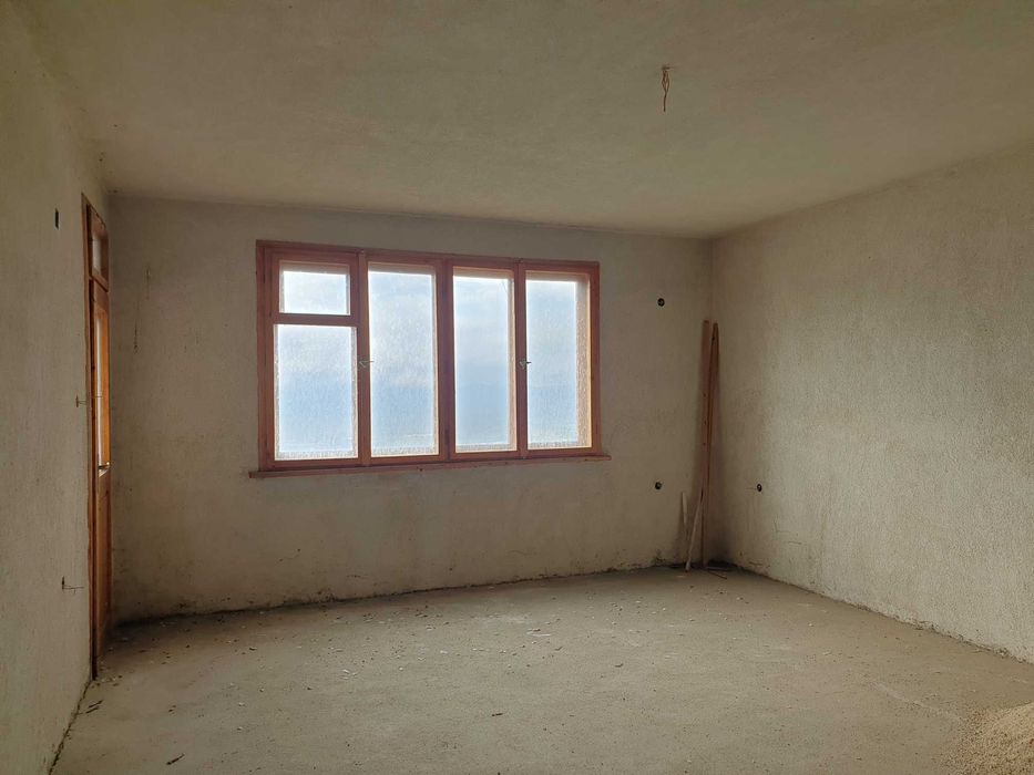 Продава се Многостаен апартамент в Карлово - 143 кв.м за 999 €/кв.м - Снимка #2