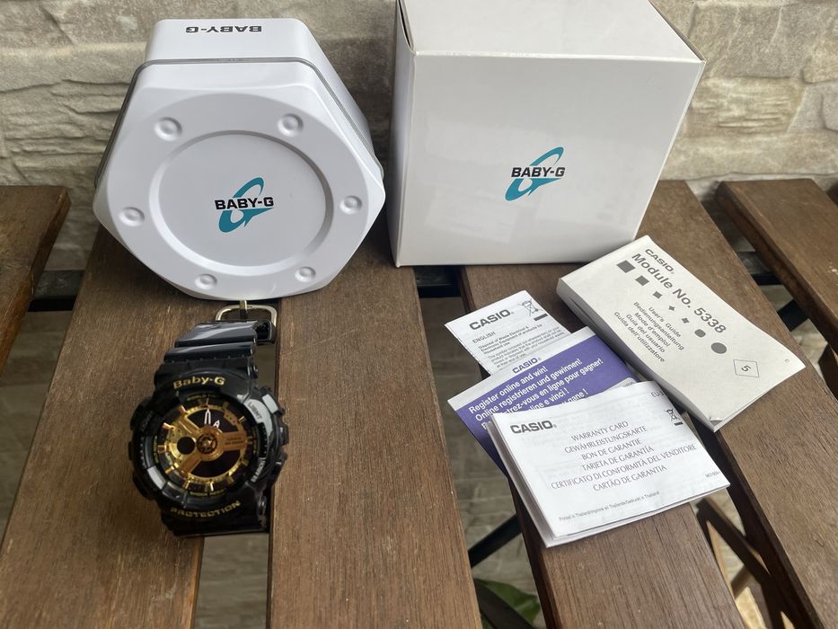 Продавам дамски часовник G-Shock Casio Baby G черен със златно