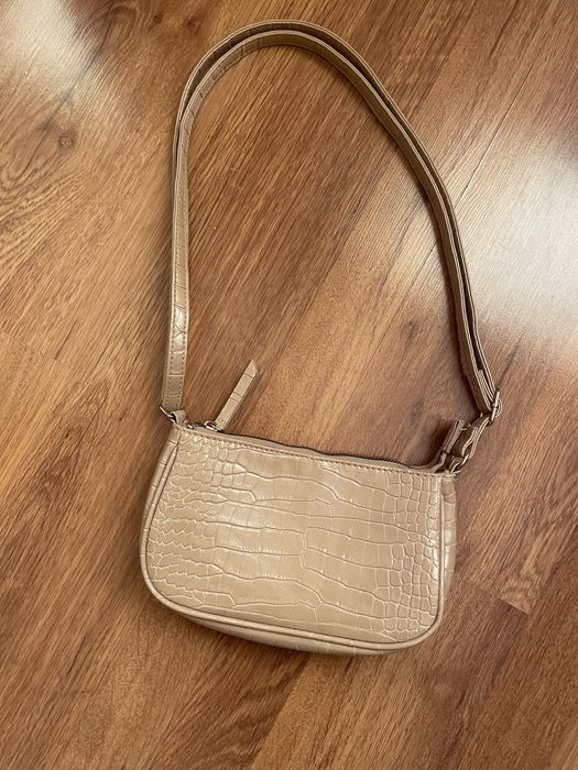 Бежова дамска чанта