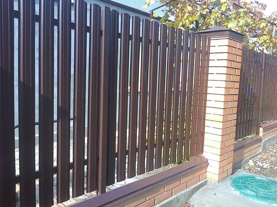 Garduri din sipca metalica si alte modele (jaluzele, tabla, plasa BCA)