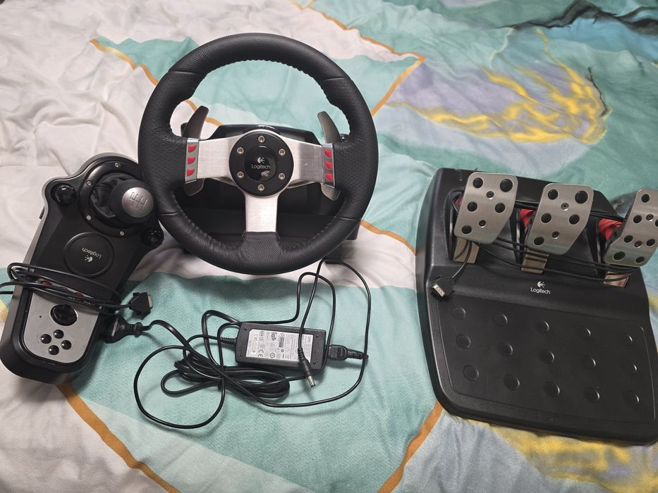 vând volan Logitech G27
