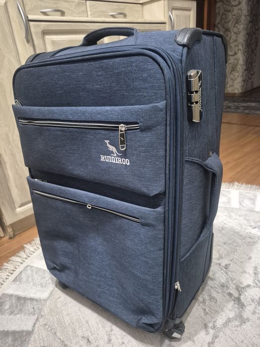 продам 2 новых чемодана