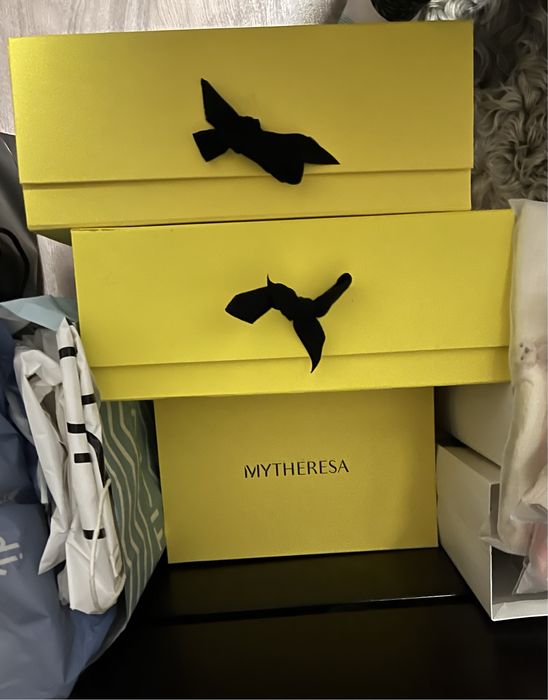 Продам коробки от MYTHERESA