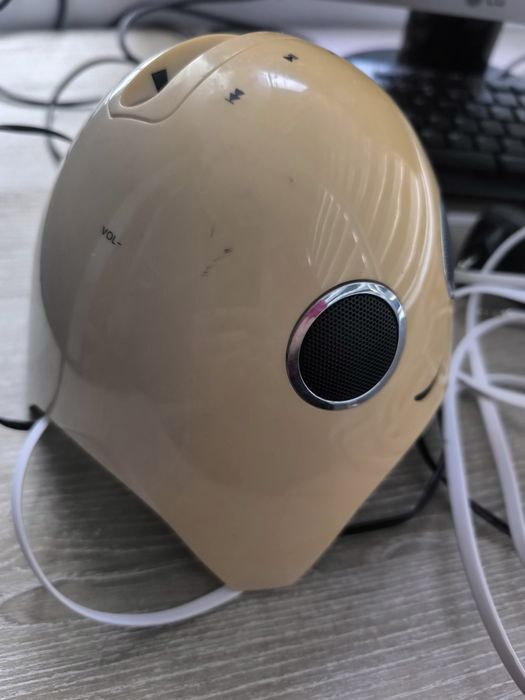 Boxă cu conectare prin cablu