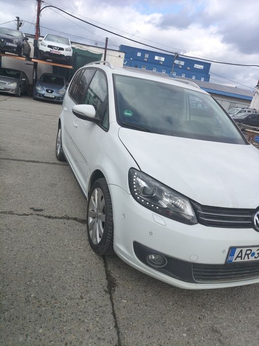Vând Volkswagen Touran