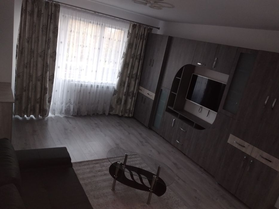 Închiriez apartament cu doua camere decomandat