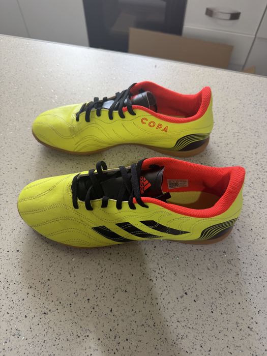 Adidas Fotbal barbati / baieti nr42 ( 26 cm ) 10/10 Pret : 89 lei
