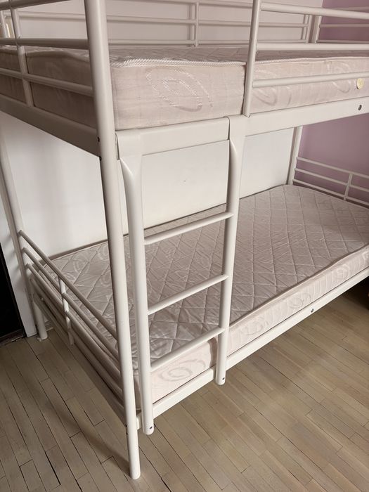 IKEA бяло двуетажно легло