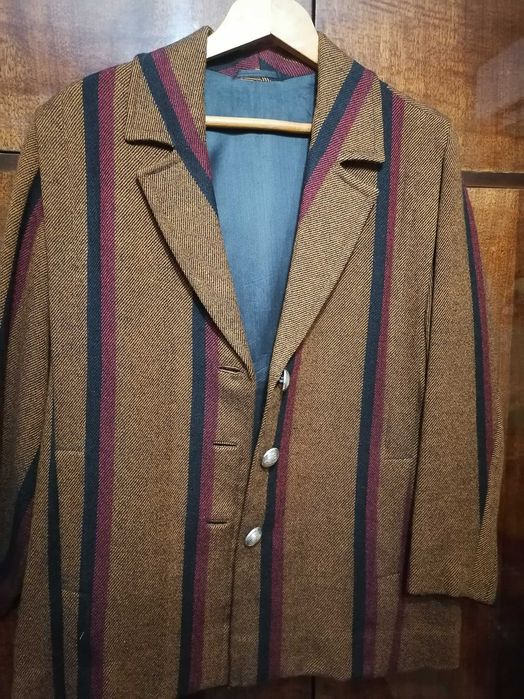 Дамски вълнен костюм  с пола и сако с хастар