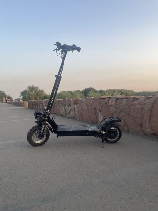 Продам электросамокат Kugoo m5