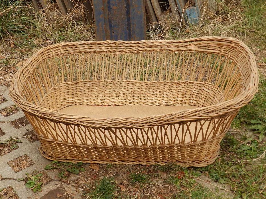 Стара бебешка кошарка, креватче - плетен кош