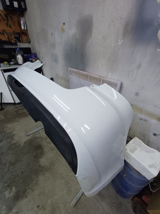 Продам задрий бампер Гранта лифтбек