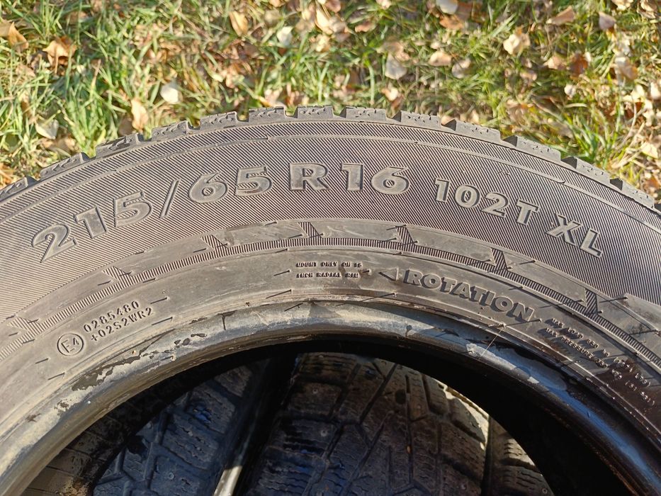 Продам 2 шины 215/65/16