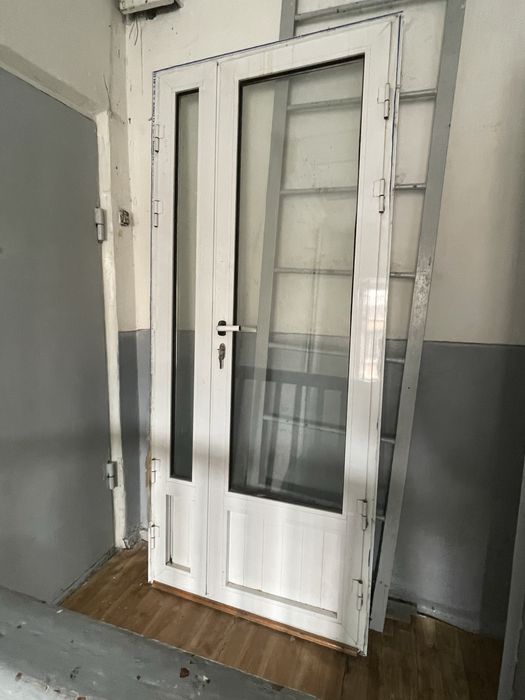 Продам дверь из алюминий профиля