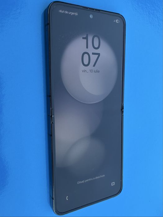 Vând Samsung Z Flip5 impecabil,512 GB,cumparat din magazin,cutie.