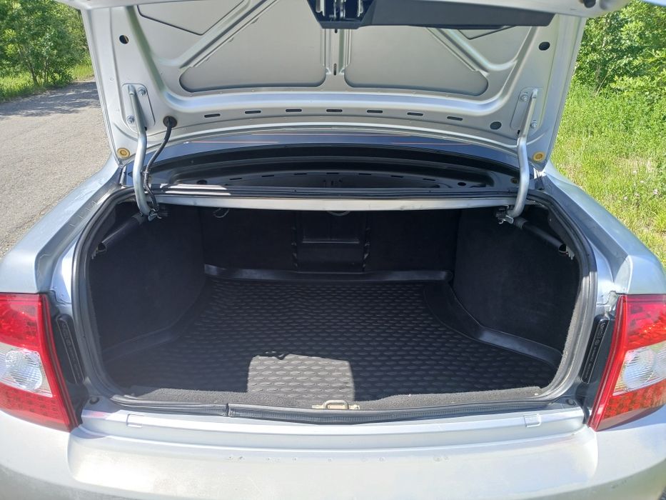 Продам приору седан