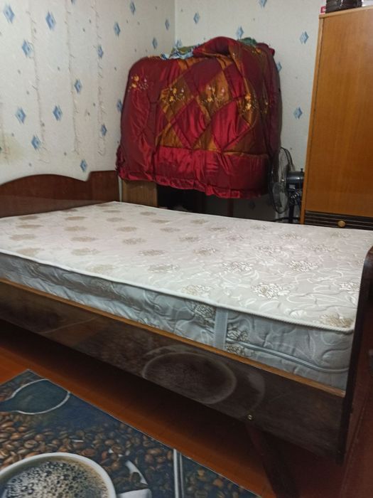 Кровать двухместная из добротного дерева