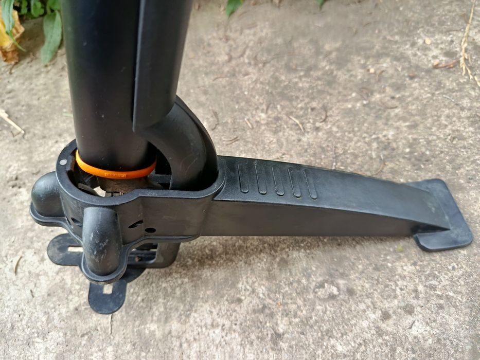 Dispozitiv de scos buruieni Fiskars W52