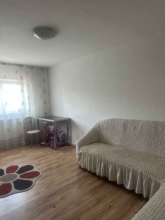 Apartament malu rosu inchiriat