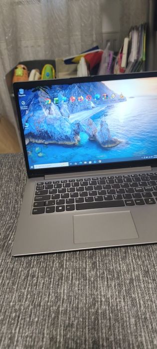Laptop Lenovo cu i5 ssd Windows 10 office word Excel PowerPoint  ROBLOX CSGO