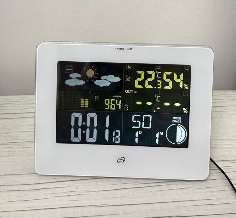 Statie meteo radio controlată cu ceas