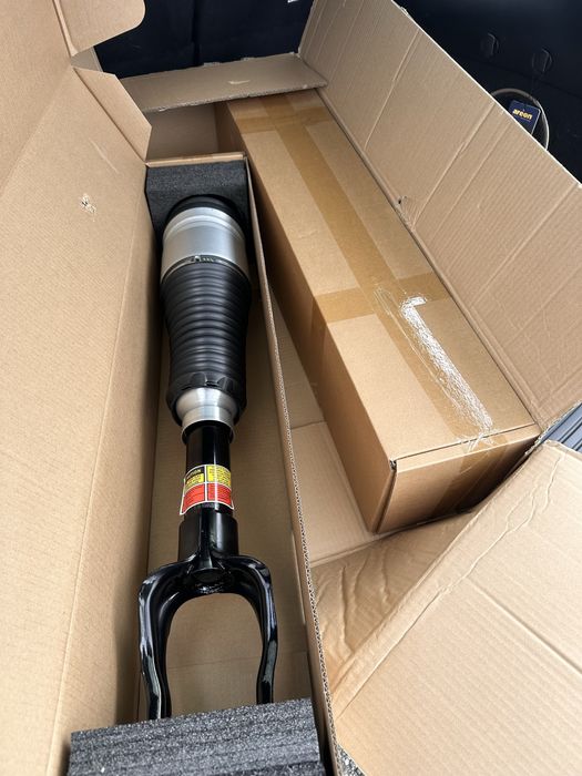Amortizore pneumatice/ perna de aer față Jeep Grand Cherokee WK2 (2010-2019)