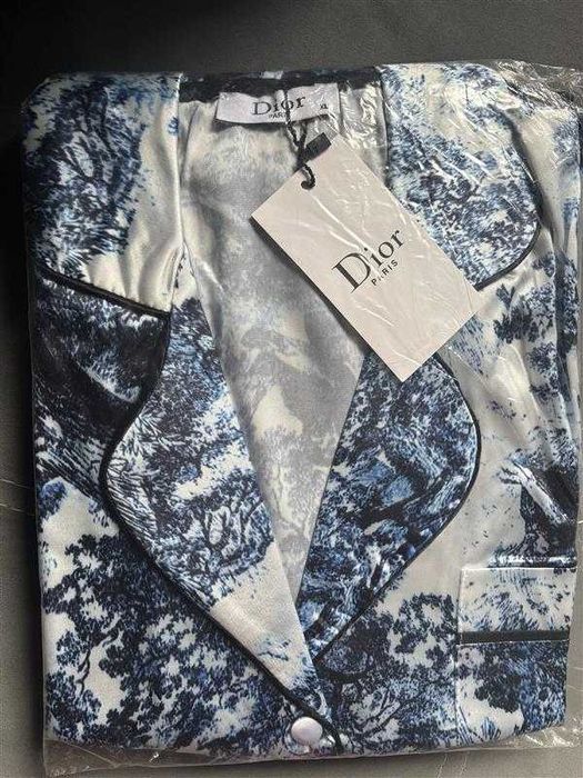 Дамски сатенени пижами