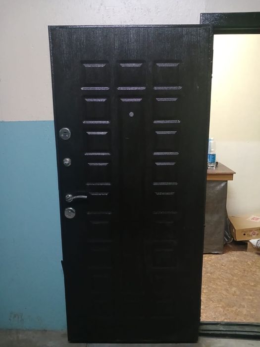 Срочно продаи входная дверь