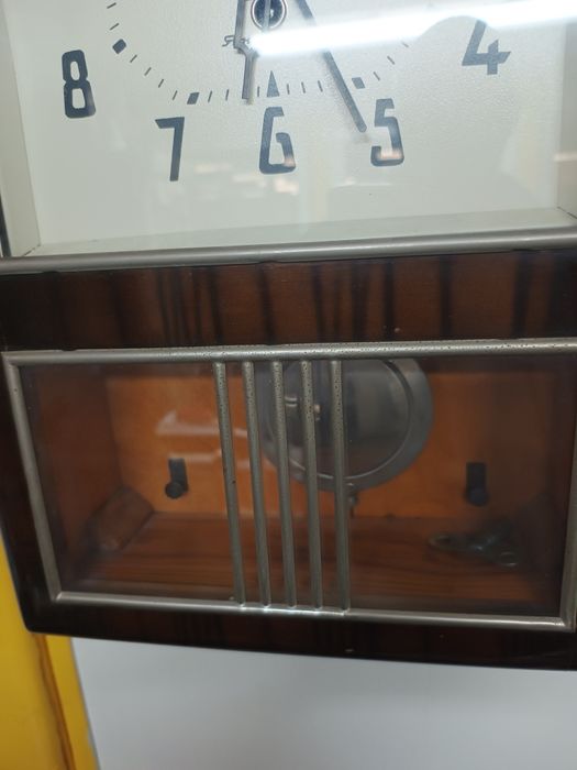 Красив  Степен  Механичен Часовник ЯНТАР  Идеален за Декорация