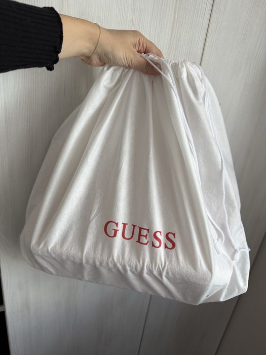 Дамска чанта Guess
