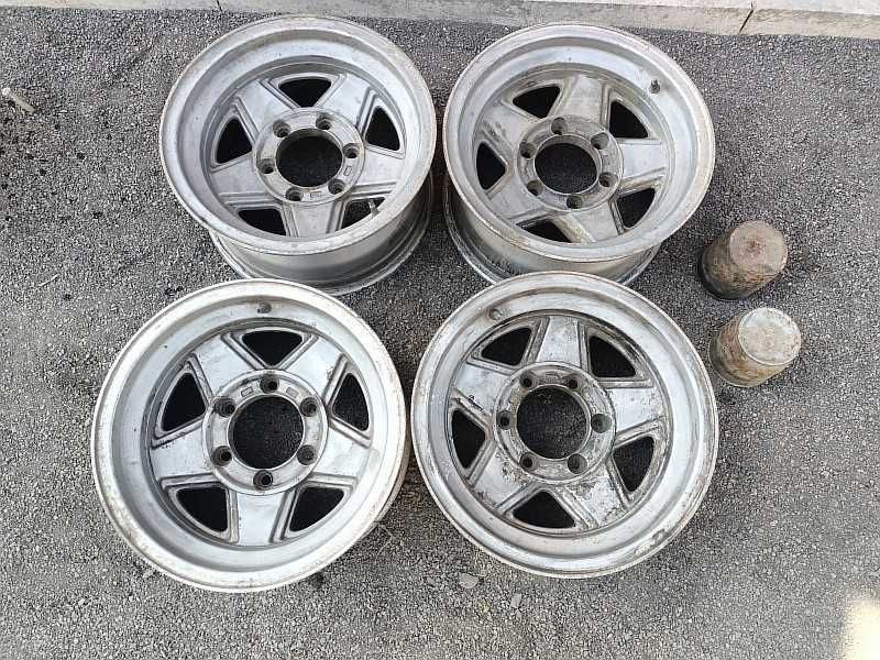 Продам легкосплавные диски на автомашину Mitsubishi Delica