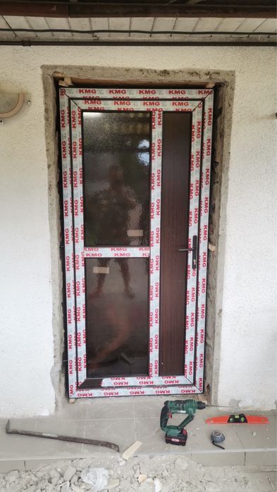 Vand usi si geamuri termopane,plase de tantari