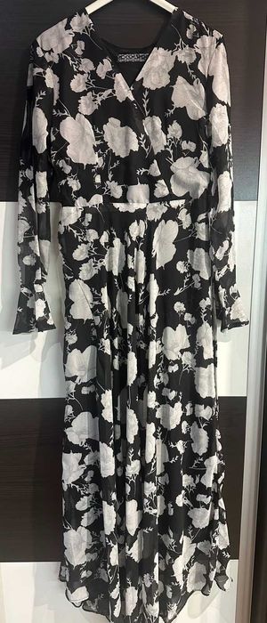 Дамска рокля в черно и бяло на DOCA