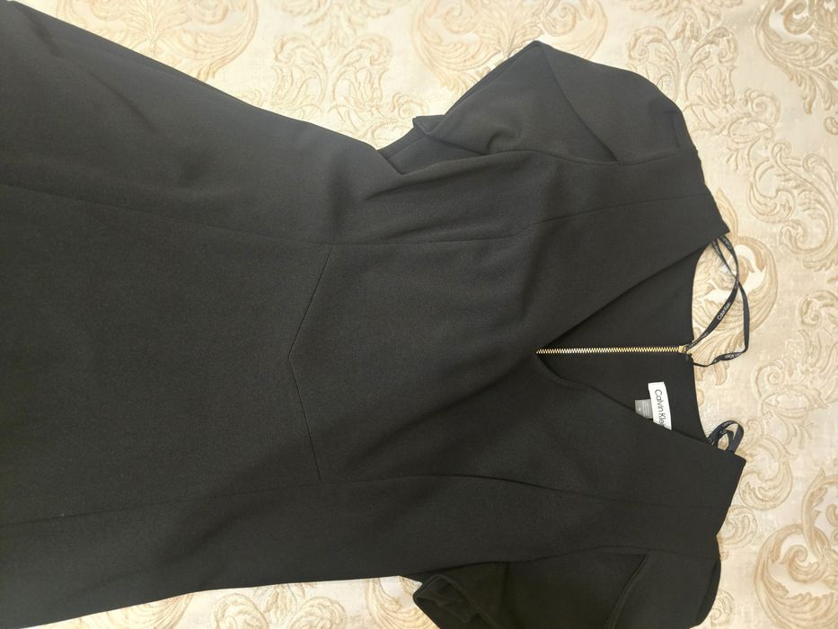 Продам платье Calvin Klein