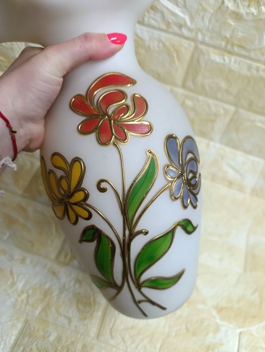 Вазата е Norleans Satin Tutin италианско производство