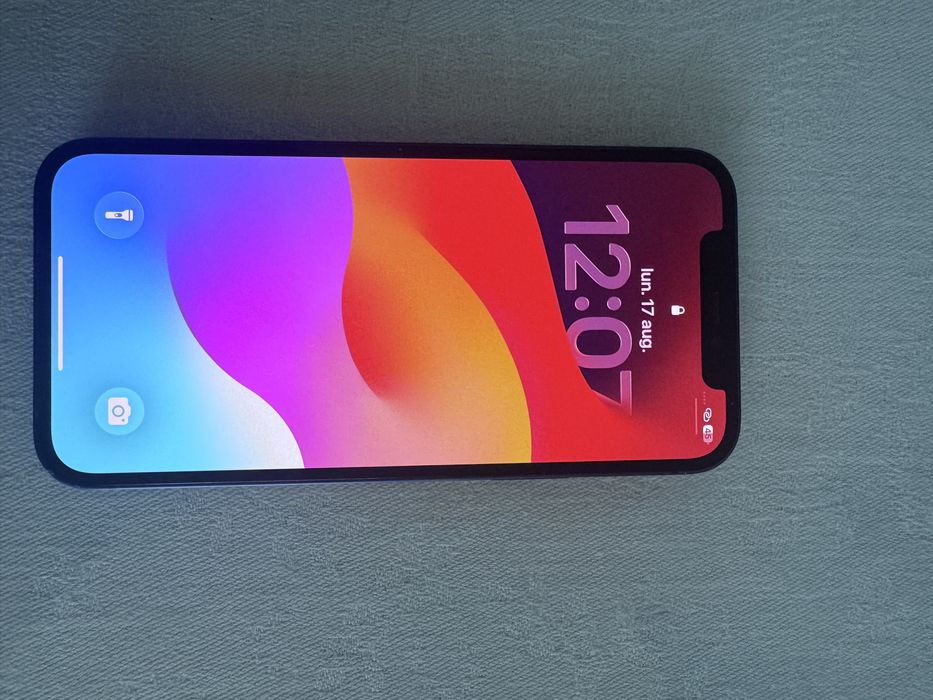Iphone 12  intretinut