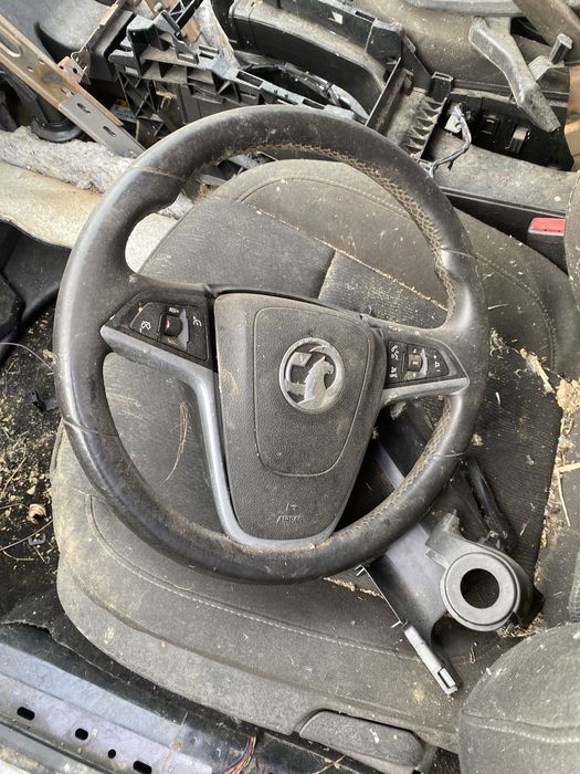 Piese opel insignia an 2010 motor 2.0 diesel.usa aripa oglinda pompa