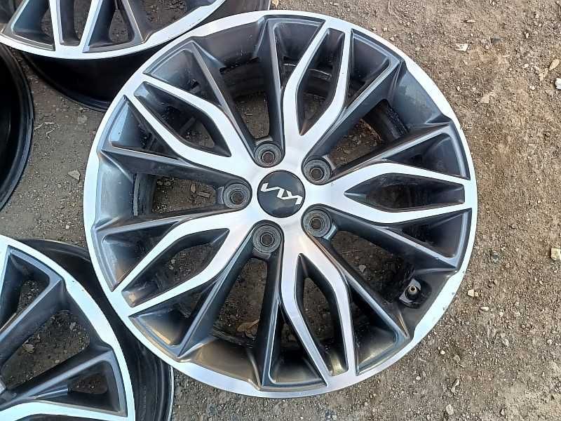 Продам оригинальные легкосплавные диски на KIA K5