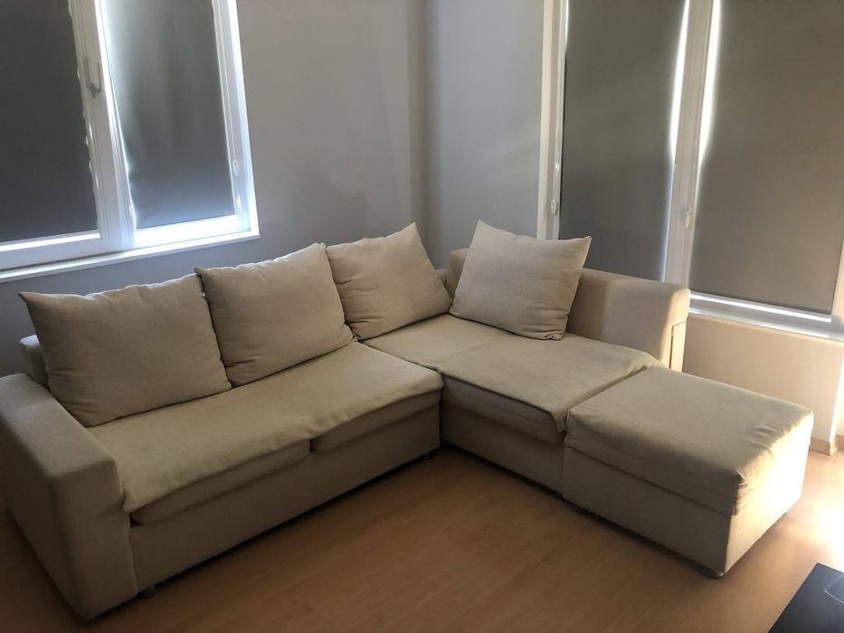 Два двойни дивана с голяма табуретка