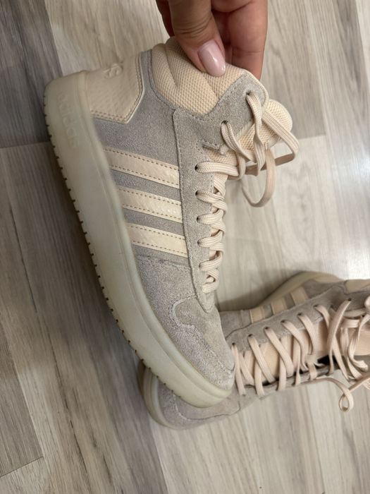 Дамски маратонки Adidas, Muvid
